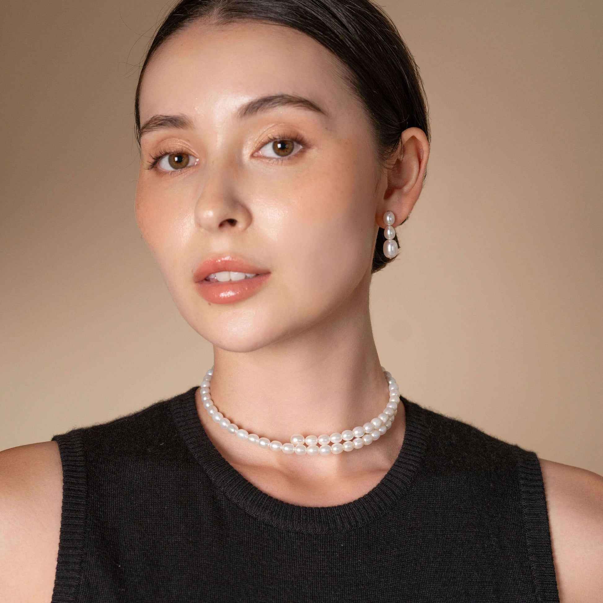 Elevate your style with a woman adorned in a pearl necklace and earrings. Timeless beauty!
