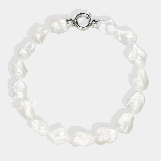 Enhance your elegance with a stunning white pearl necklace featuring a sleek silver clasp. Perfect for any occasion!