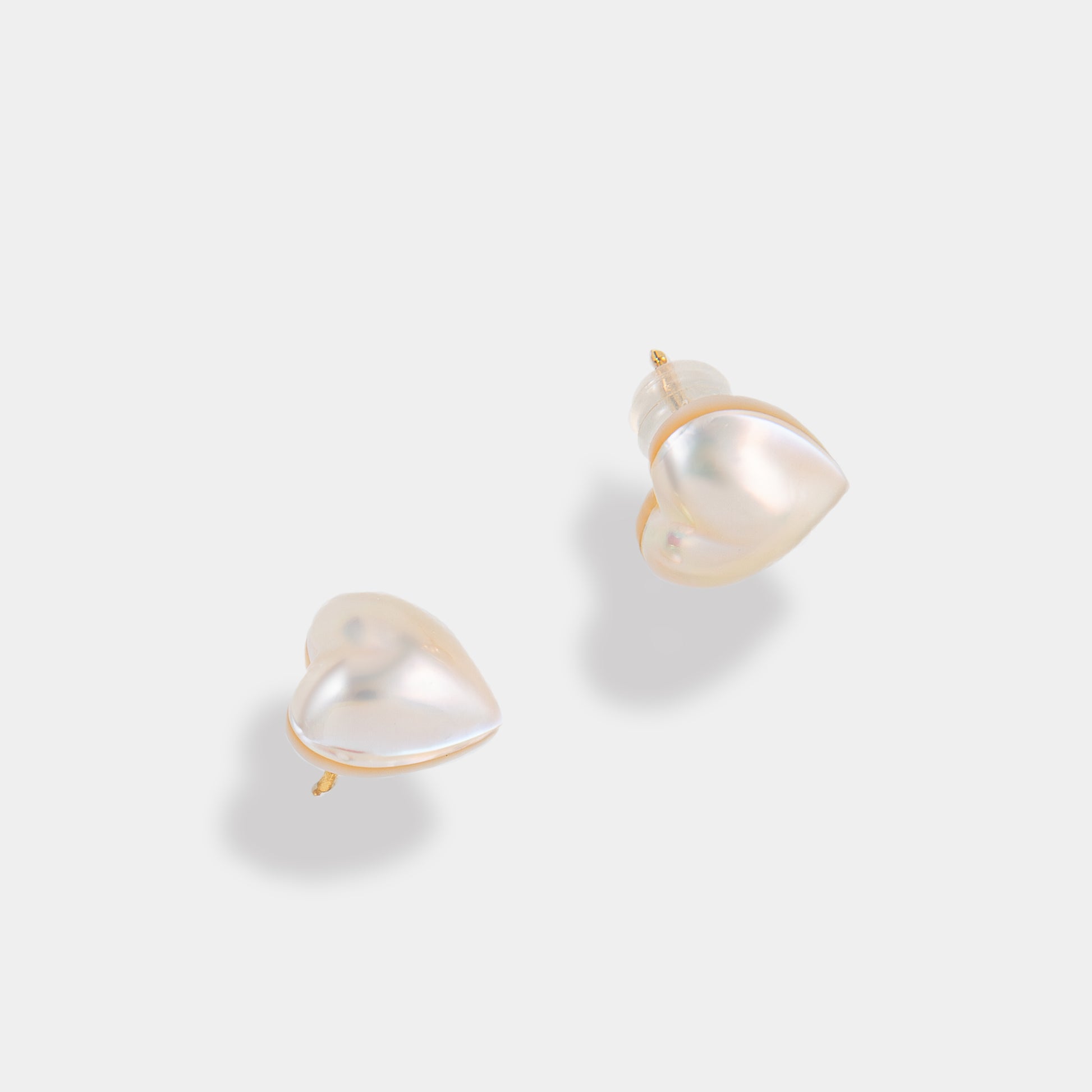 Embrace the beauty of these delicate white heart-shaped pearl stud earrings. A symbol of love and grace, they are a must-have for every jewelry collection.