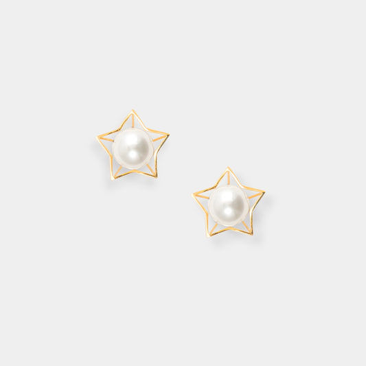 Elegant gold star stud earrings with a lustrous pearl - perfect for adding a touch of sophistication to any outfit.