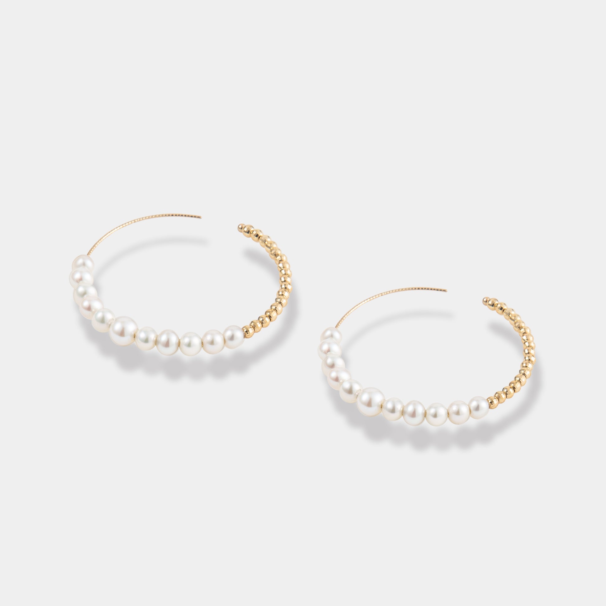 Stunning gold and pearl hoop earrings, a chic and timeless addition to your jewelry collection.