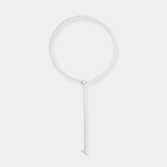 Enhance your elegance with the Mantel Pearl Necklace, featuring a stunning gold chain. A timeless accessory for any occasion.
