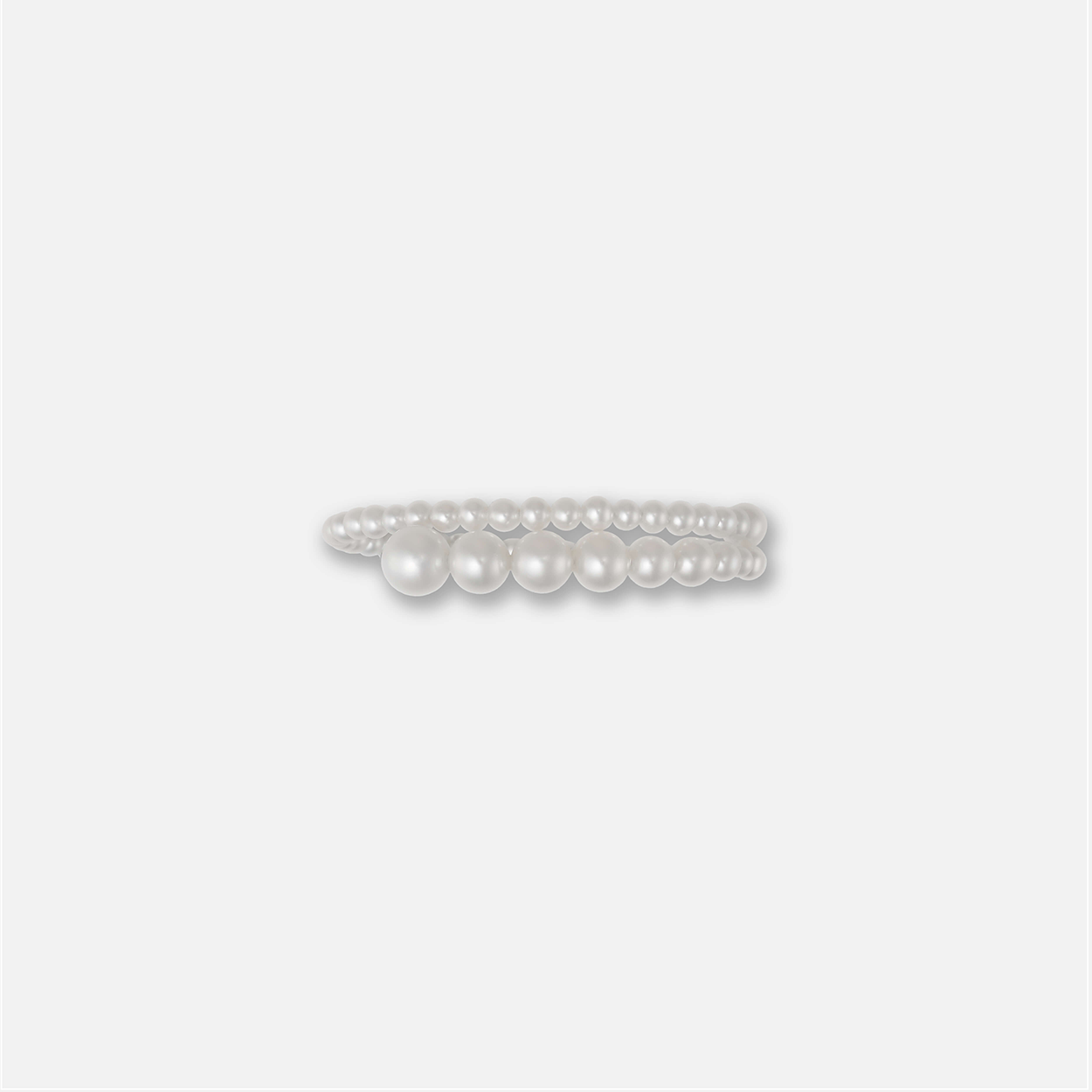 Stunning pearl bracelet against a white backdrop, a timeless piece that exudes class and elegance.