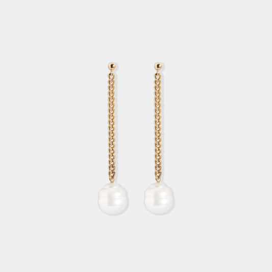 Enhance your style with exquisite gold chain and pearl earrings on a pristine white background. Perfect for any occasion!