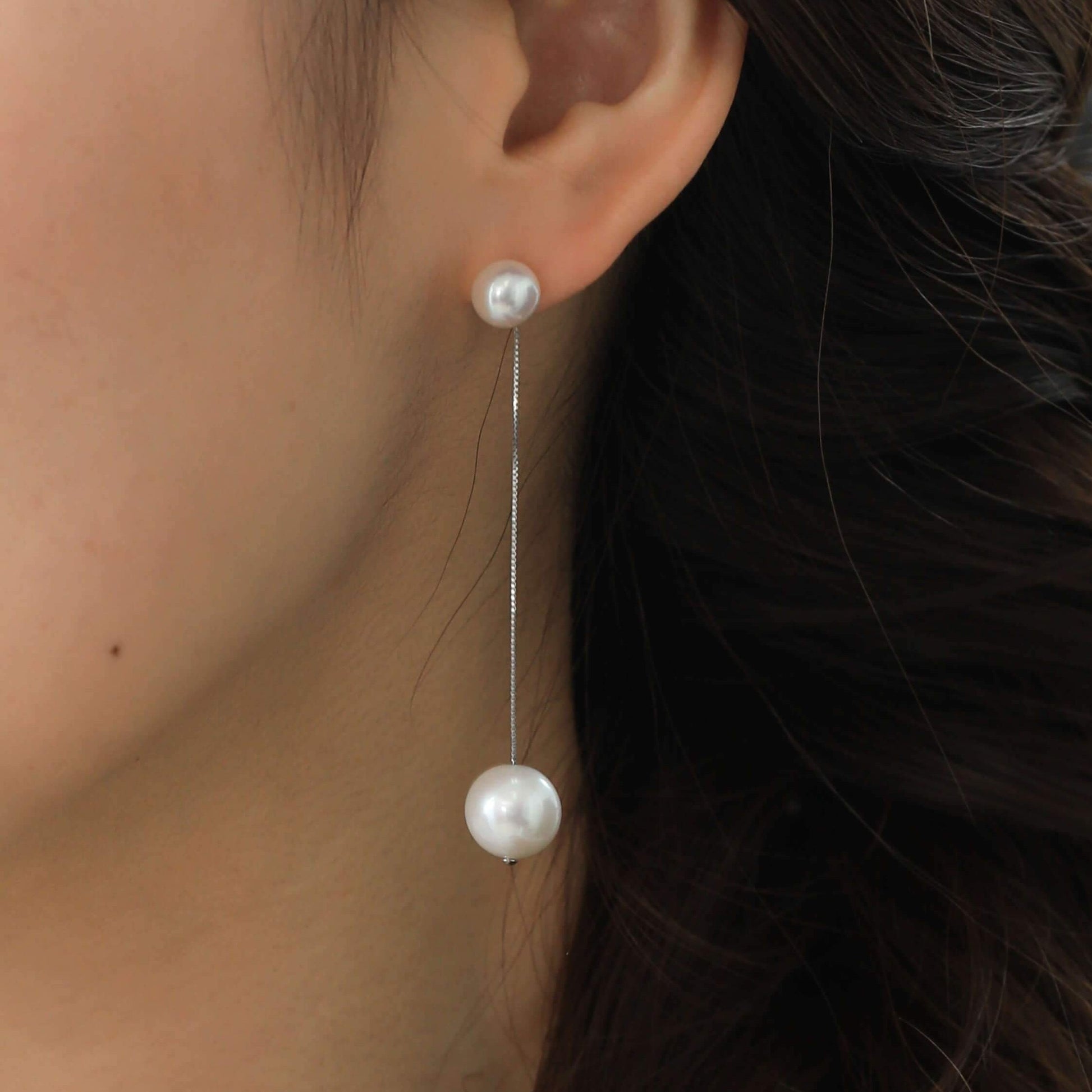 Enhance your elegance with Sway Pearl Piercing - a woman radiating grace in stunning pearl earrings.