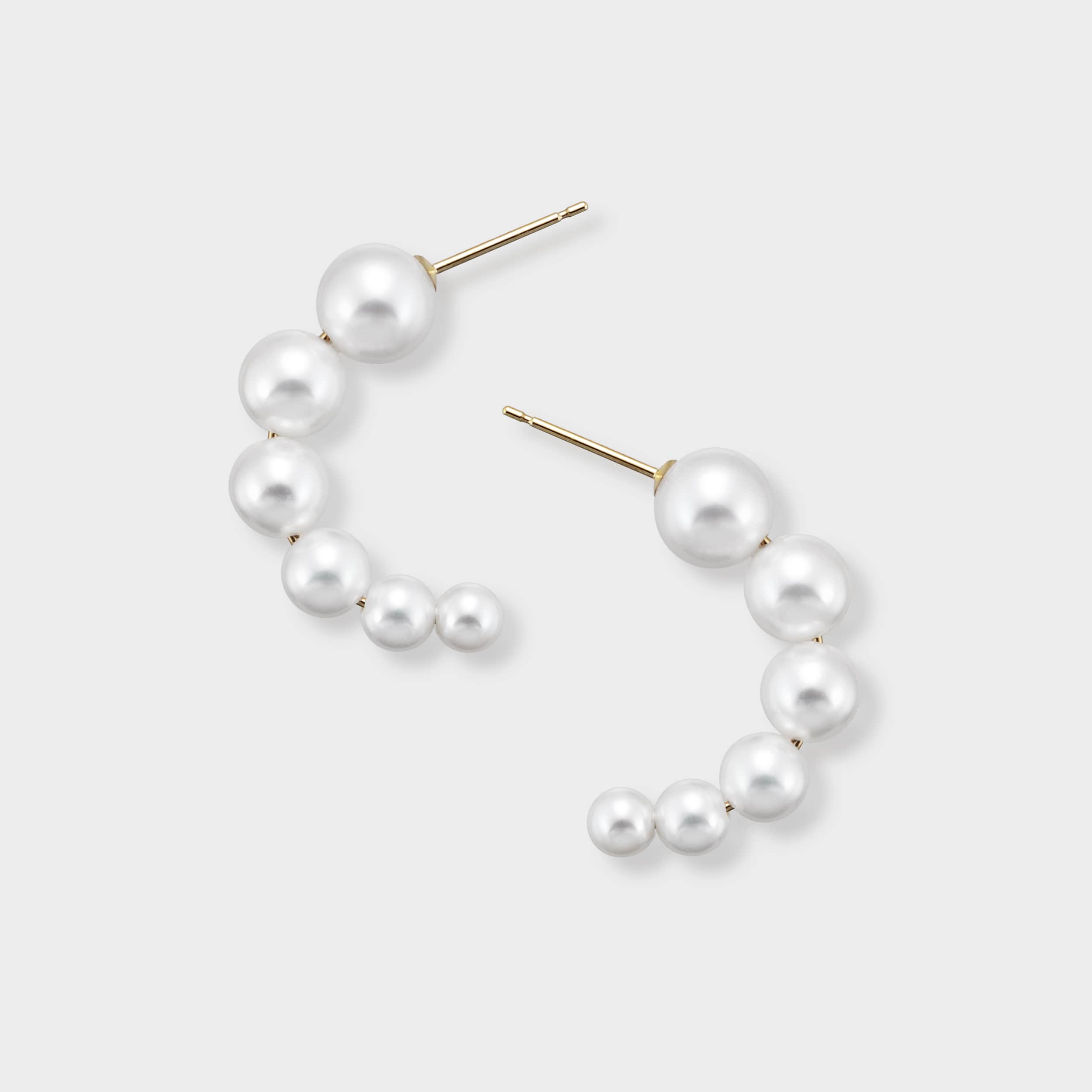 Versatile pearl half-hoop earrings, featuring a delicate row of pearls in a charming C-shape, designed for comfort and captivating style. These stunning earrings are the perfect accessory to elevate your daily elegance. Treat yourself to the timeless beauty of pearls!