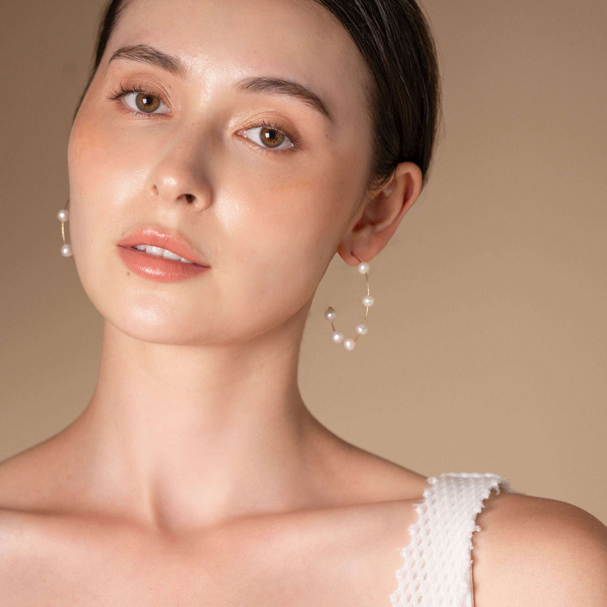 Dot Pearl Hoop Pierce worn