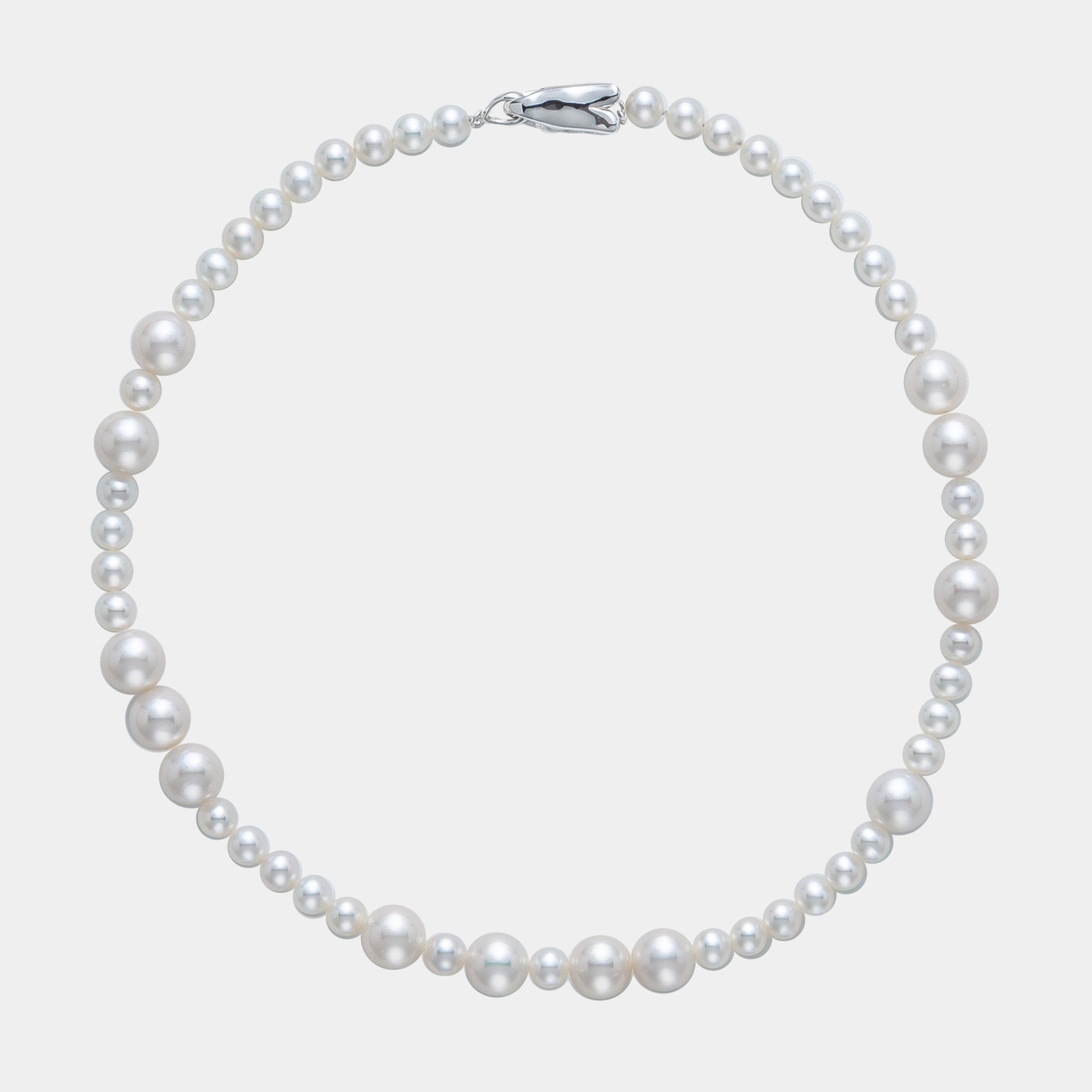 Elegant freshwater pearl necklace featuring a silver clasp, perfect for adding a touch of sophistication to any outfit.