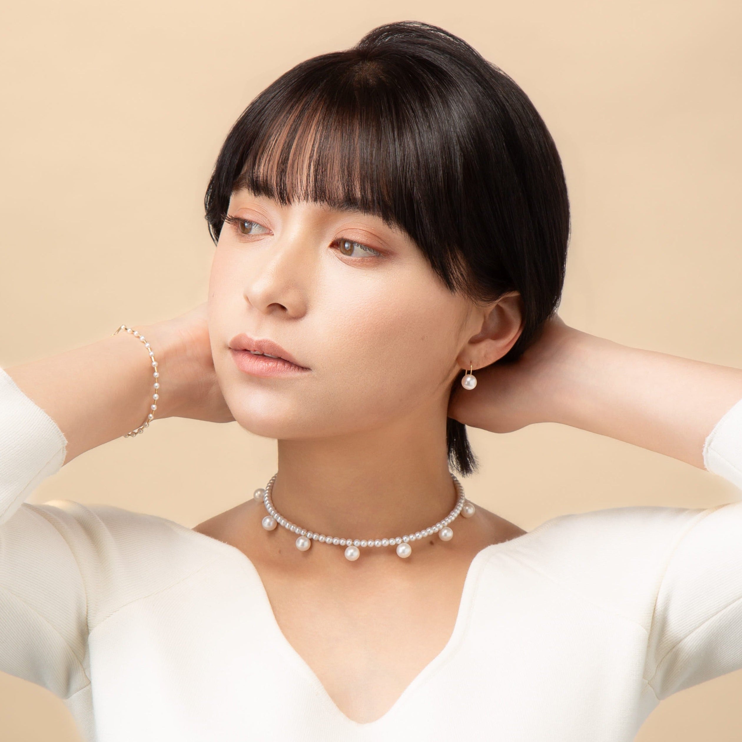 Discover effortless elegance with our Sway Pearl Pierce. A minimalist 18K yellow gold wire holds a radiant freshwater pearl pearl for a delicate, floating effect. Shop this timeless accessory.