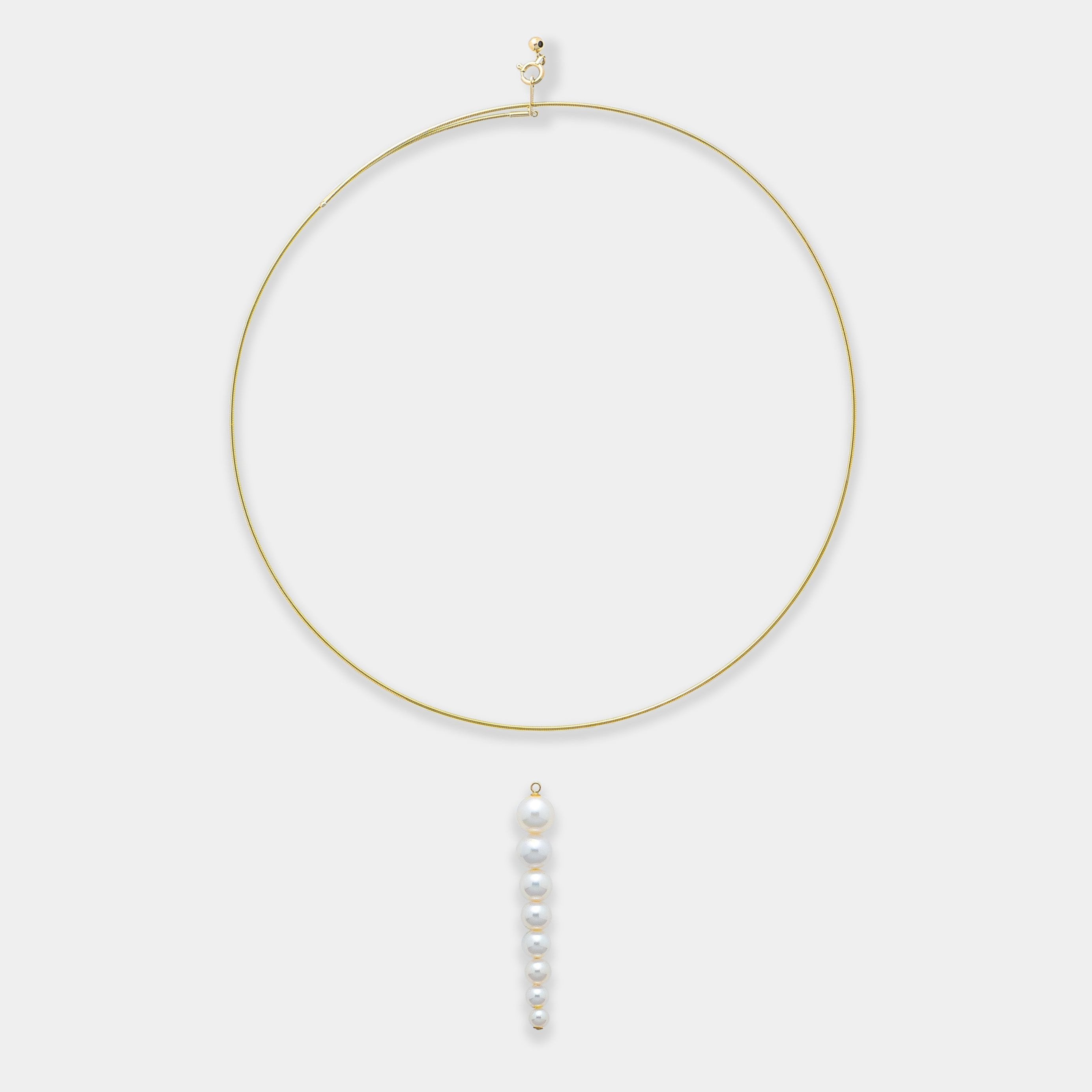 Exquisite 18K yellow gold necklace showcasing a delicate freshwater pearl drop, a timeless addition to your jewelry collection.