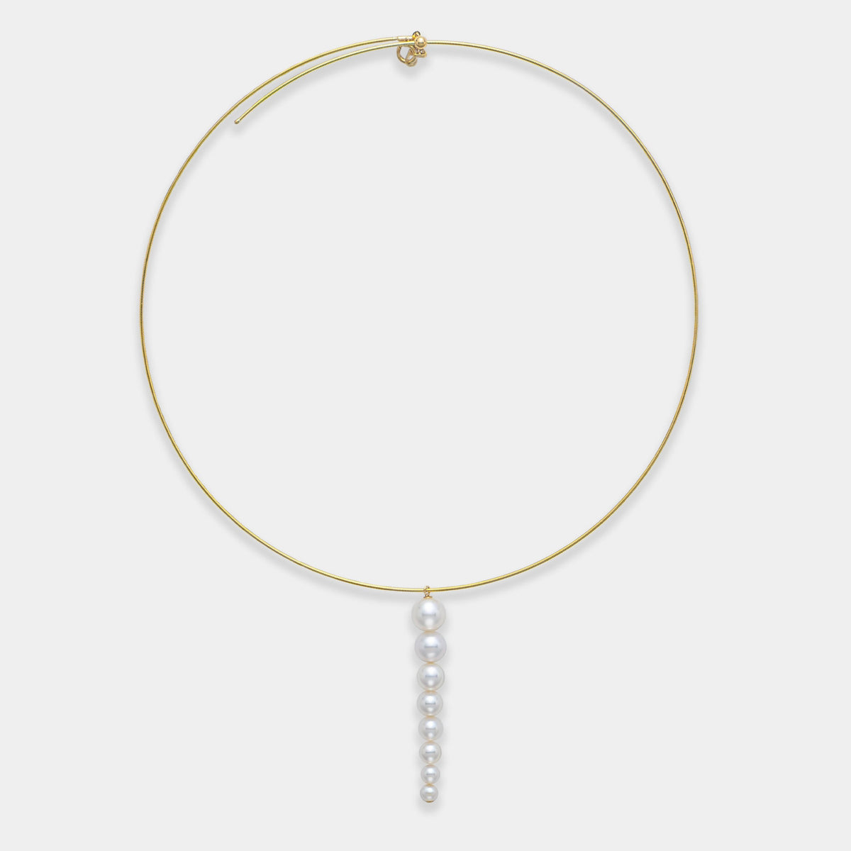 Stella Choker: 18K yellow gold choker with a graduated pearl charm