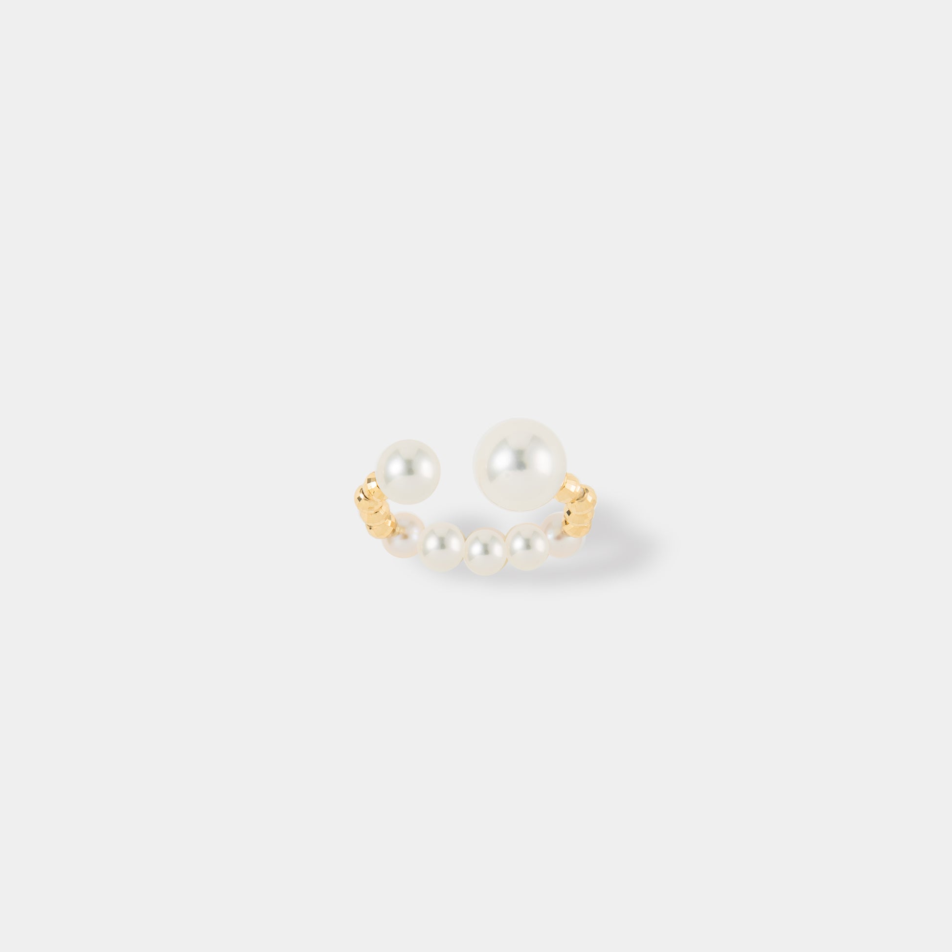 Experience the allure of a gold and white pearl ring & earcuff, accompanied by a Twin Pearl Earcuff, for a touch of sophistication.