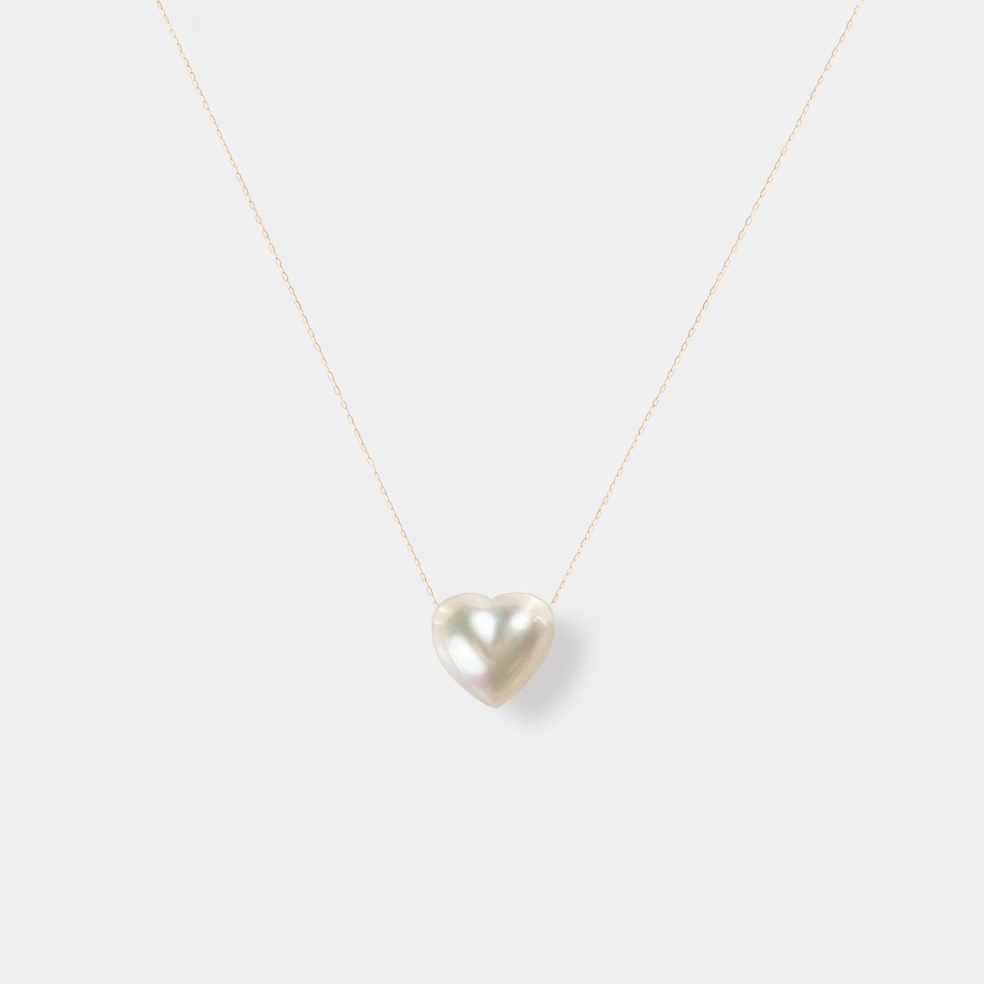 Beautiful heart-shaped Perl necklace, perfect for adding a touch of elegance to any outfit.